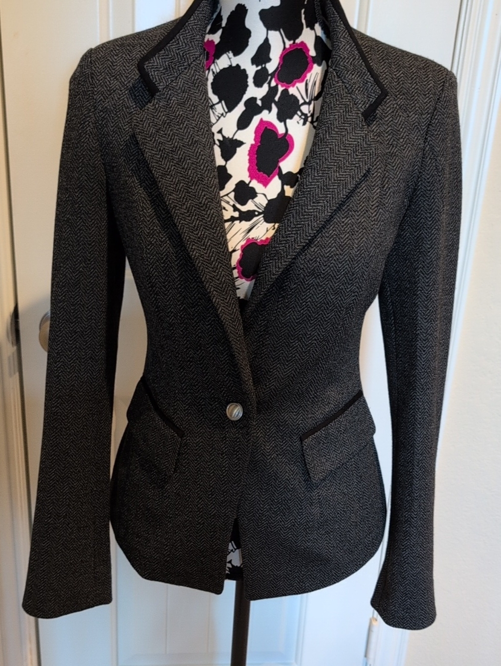 White House Black Market Black Herringbone Single-Button Blazer Size 4